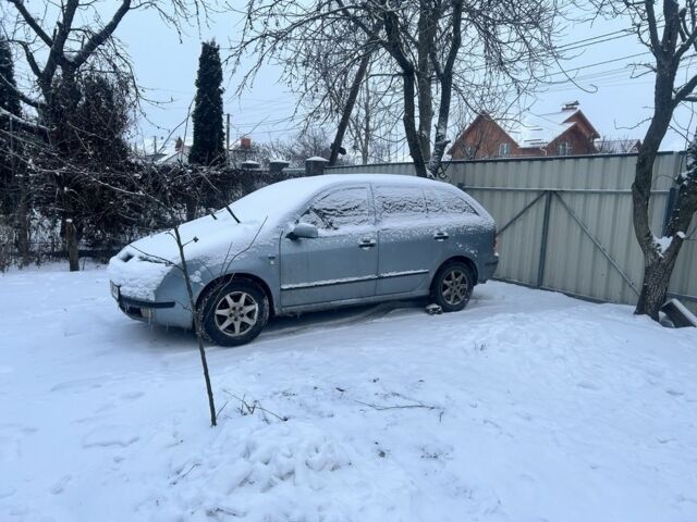 Синий Шкода Фабия, объемом двигателя 1.4 л и пробегом 300 тыс. км за 3100 $, фото 1 на Automoto.ua