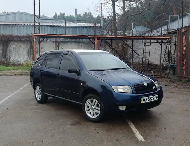 Синий Шкода Фабия, объемом двигателя 1.4 л и пробегом 326 тыс. км за 3800 $, фото 1 на Automoto.ua