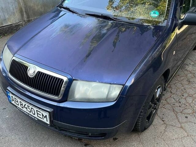Синий Шкода Фабия, объемом двигателя 1.2 л и пробегом 330 тыс. км за 2500 $, фото 1 на Automoto.ua