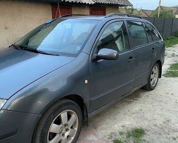 Синій Шкода Фабія, об'ємом двигуна 1.4 л та пробігом 320 тис. км за 3000 $, фото 1 на Automoto.ua
