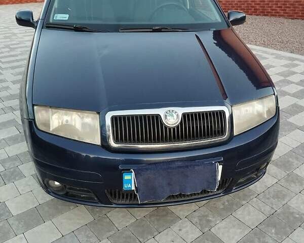 Синій Шкода Фабія, об'ємом двигуна 1.39 л та пробігом 225 тис. км за 3900 $, фото 1 на Automoto.ua