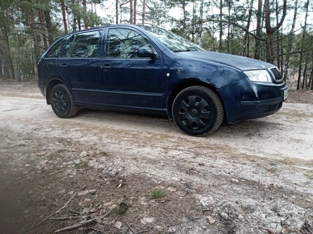 Синий Шкода Фабия, объемом двигателя 1.4 л и пробегом 404 тыс. км за 2500 $, фото 1 на Automoto.ua