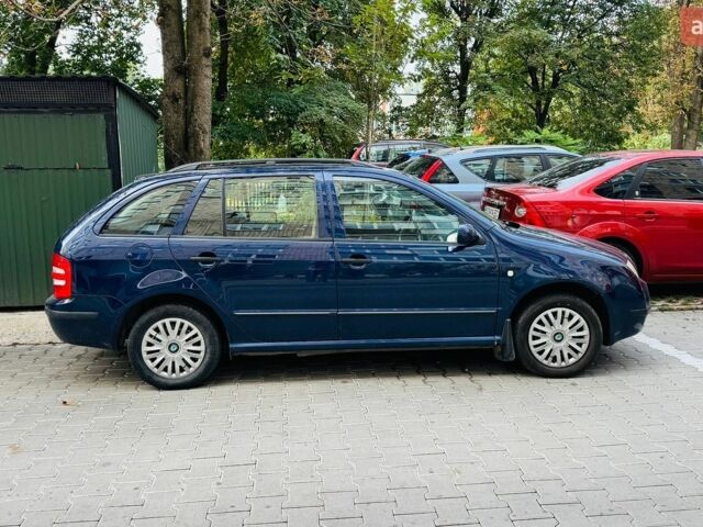 Синий Шкода Фабия, объемом двигателя 1.39 л и пробегом 250 тыс. км за 3900 $, фото 1 на Automoto.ua