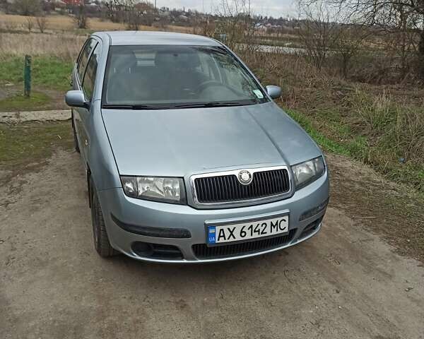 Синий Шкода Фабия, объемом двигателя 1.2 л и пробегом 220 тыс. км за 2700 $, фото 1 на Automoto.ua
