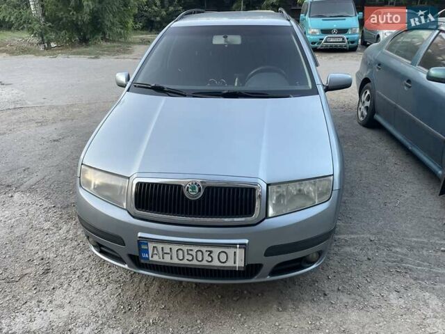 Синий Шкода Фабия, объемом двигателя 1.4 л и пробегом 250 тыс. км за 4300 $, фото 1 на Automoto.ua