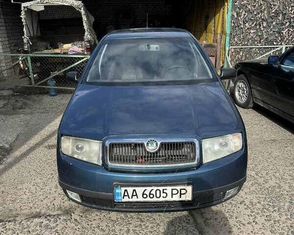 Синий Шкода Фабия, объемом двигателя 1.2 л и пробегом 289 тыс. км за 2750 $, фото 1 на Automoto.ua