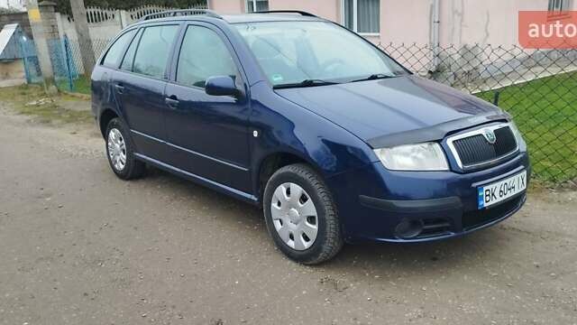 Синий Шкода Фабия, объемом двигателя 1.39 л и пробегом 226 тыс. км за 3650 $, фото 1 на Automoto.ua