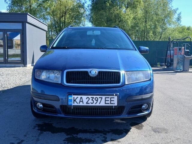 Синий Шкода Фабия, объемом двигателя 1.4 л и пробегом 335 тыс. км за 3800 $, фото 1 на Automoto.ua