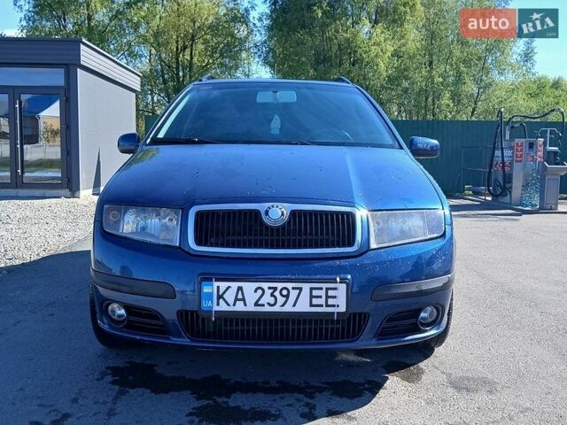 Синий Шкода Фабия, объемом двигателя 1.39 л и пробегом 335 тыс. км за 3800 $, фото 1 на Automoto.ua