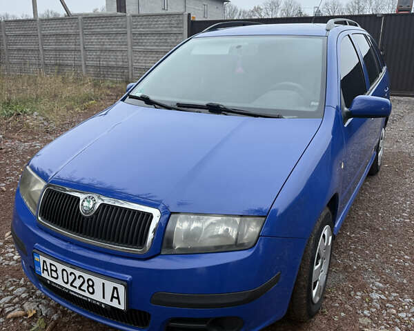 Синий Шкода Фабия, объемом двигателя 1.42 л и пробегом 242 тыс. км за 3850 $, фото 1 на Automoto.ua