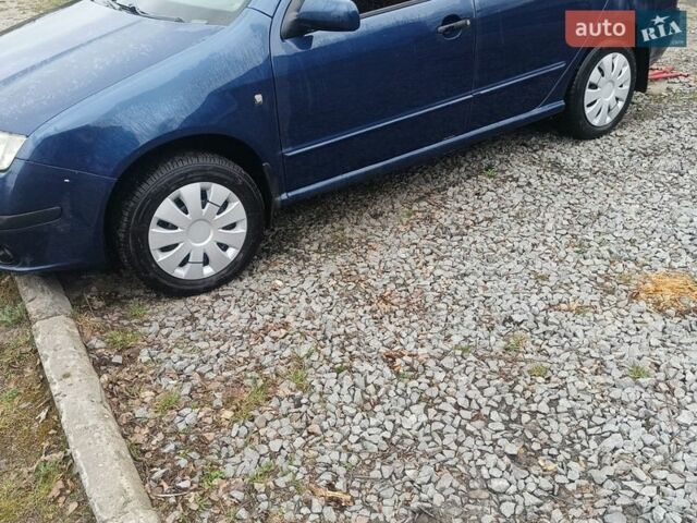 Синий Шкода Фабия, объемом двигателя 1.4 л и пробегом 250 тыс. км за 3700 $, фото 1 на Automoto.ua