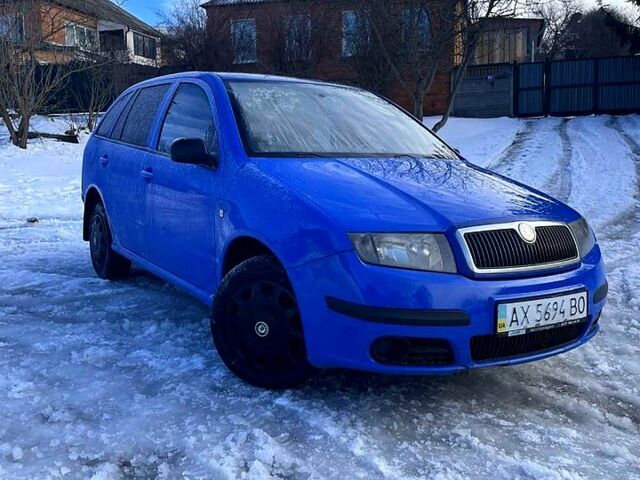 Синий Шкода Фабия, объемом двигателя 1.2 л и пробегом 300 тыс. км за 2500 $, фото 1 на Automoto.ua