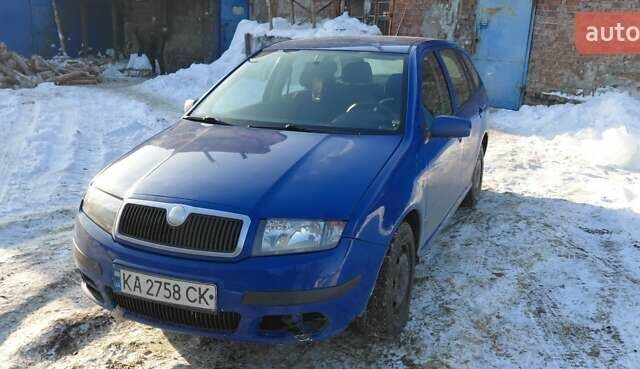 Синий Шкода Фабия, объемом двигателя 1.39 л и пробегом 205 тыс. км за 3200 $, фото 1 на Automoto.ua