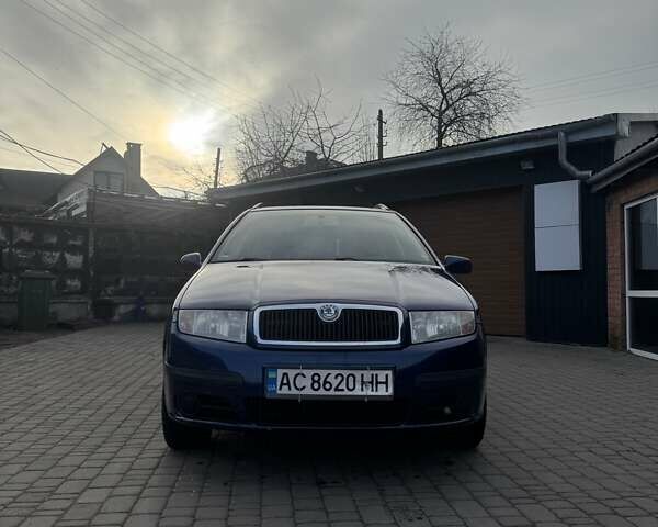 Синій Шкода Фабія, об'ємом двигуна 1.39 л та пробігом 209 тис. км за 3750 $, фото 1 на Automoto.ua