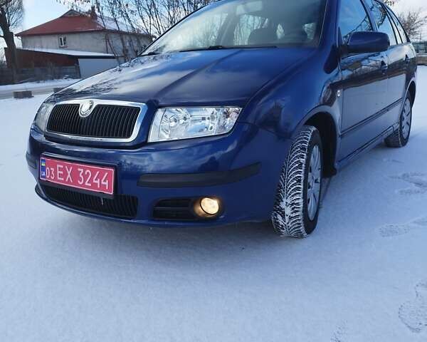 Синий Шкода Фабия, объемом двигателя 1.4 л и пробегом 263 тыс. км за 4600 $, фото 1 на Automoto.ua