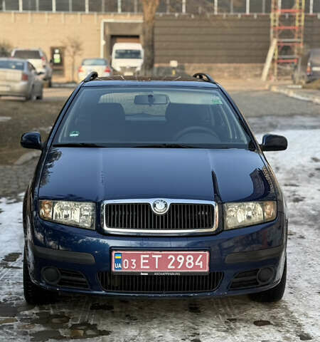 Синий Шкода Фабия, объемом двигателя 1.4 л и пробегом 235 тыс. км за 4200 $, фото 1 на Automoto.ua