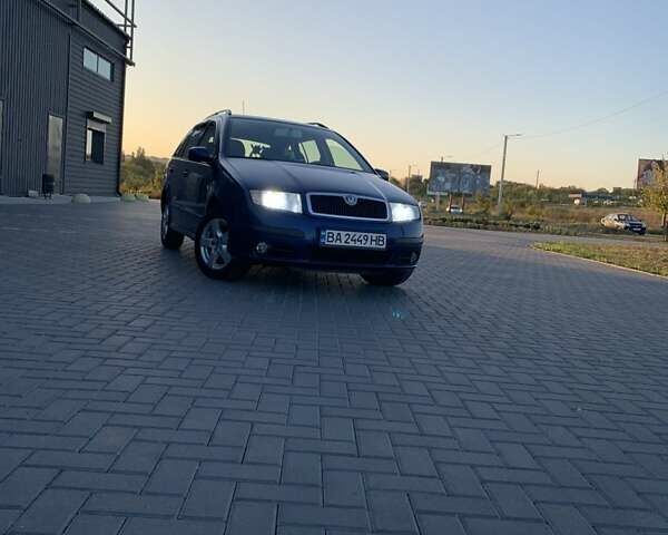 Синий Шкода Фабия, объемом двигателя 1.4 л и пробегом 260 тыс. км за 4800 $, фото 1 на Automoto.ua