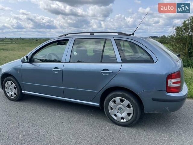 Синий Шкода Фабия, объемом двигателя 1.39 л и пробегом 330 тыс. км за 4000 $, фото 1 на Automoto.ua