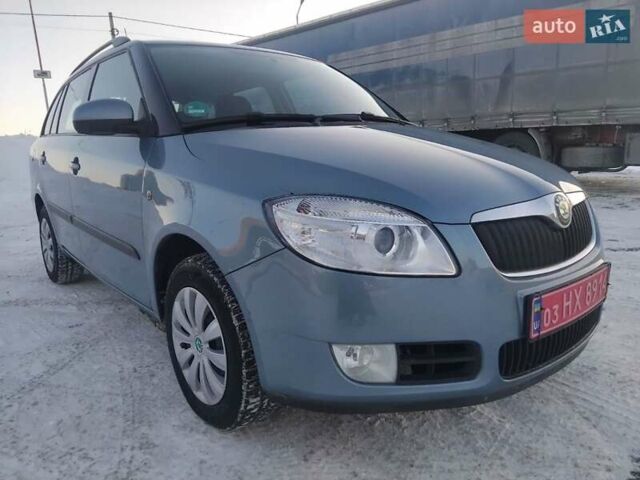 Синий Шкода Фабия, объемом двигателя 1.4 л и пробегом 250 тыс. км за 5200 $, фото 1 на Automoto.ua
