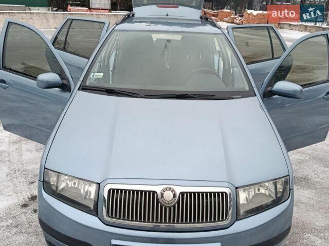 Синий Шкода Фабия, объемом двигателя 1.39 л и пробегом 231 тыс. км за 5000 $, фото 1 на Automoto.ua
