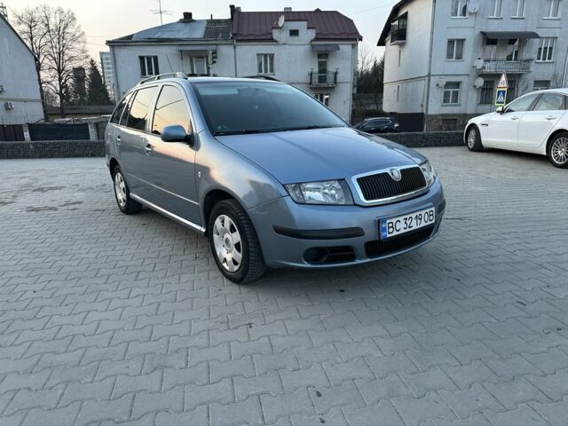 Синий Шкода Фабия, объемом двигателя 1.4 л и пробегом 215 тыс. км за 3950 $, фото 1 на Automoto.ua