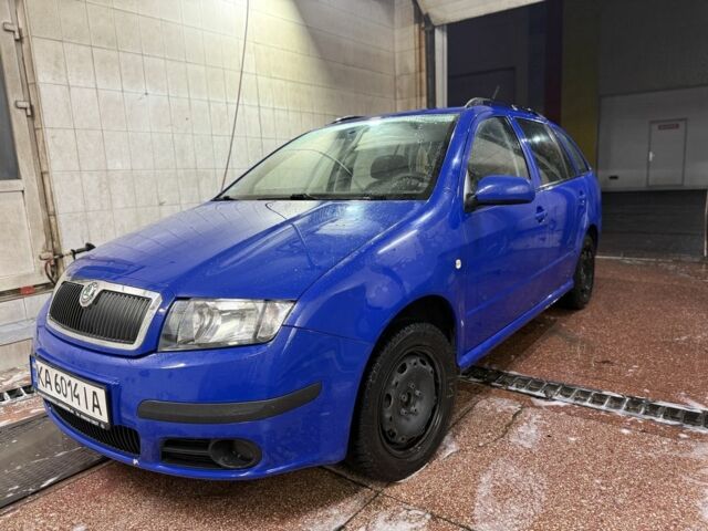 Синий Шкода Фабия, объемом двигателя 1.4 л и пробегом 230 тыс. км за 4999 $, фото 1 на Automoto.ua
