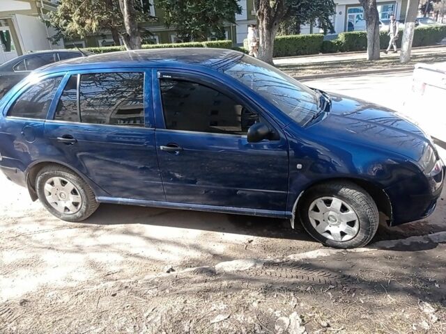 Синий Шкода Фабия, объемом двигателя 1 л и пробегом 225 тыс. км за 4000 $, фото 1 на Automoto.ua