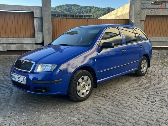 Синий Шкода Фабия, объемом двигателя 1.4 л и пробегом 220 тыс. км за 3800 $, фото 1 на Automoto.ua