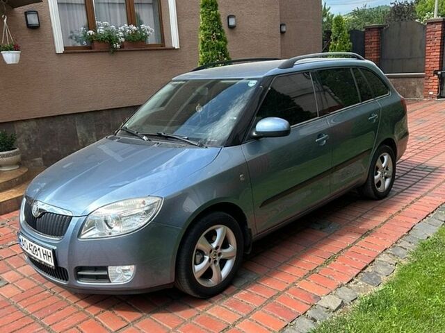 Синий Шкода Фабия, объемом двигателя 1.39 л и пробегом 220 тыс. км за 5000 $, фото 1 на Automoto.ua