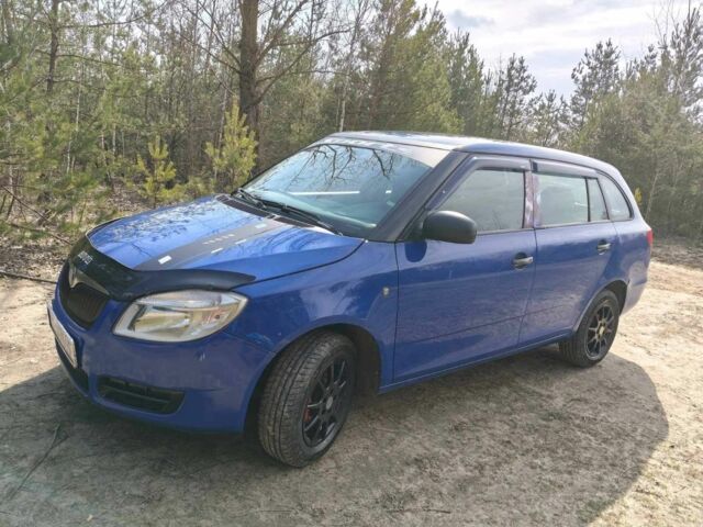 Синий Шкода Фабия, объемом двигателя 1.4 л и пробегом 375 тыс. км за 3999 $, фото 1 на Automoto.ua