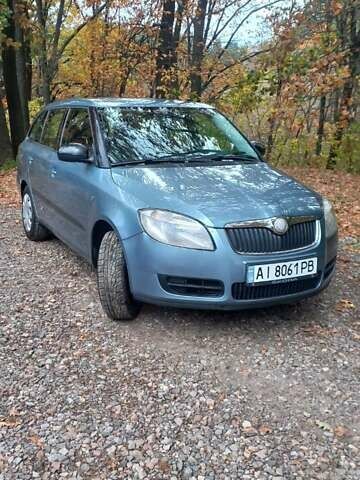 Шкода Фабия 2008 в Киеве на Automoto.ua Синий Шкода Фабия, объемом двигателя 1.9 л и пробегом 296 тыс. км за 5900 $, фото 1 на Automoto.ua