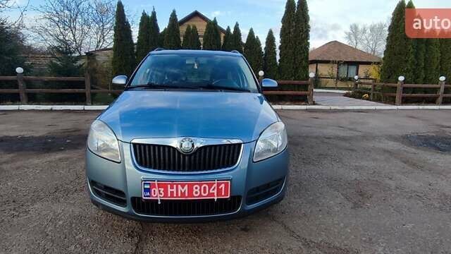 Синий Шкода Фабия, объемом двигателя 1.4 л и пробегом 245 тыс. км за 5600 $, фото 1 на Automoto.ua