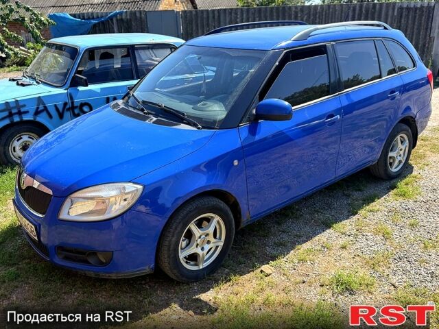 Синий Шкода Фабия, объемом двигателя 1.4 л и пробегом 150 тыс. км за 3550 $, фото 1 на Automoto.ua