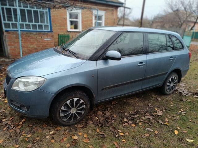 Синий Шкода Фабия, объемом двигателя 1.4 л и пробегом 243 тыс. км за 3800 $, фото 1 на Automoto.ua