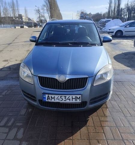 Синий Шкода Фабия, объемом двигателя 1.39 л и пробегом 260 тыс. км за 4400 $, фото 1 на Automoto.ua