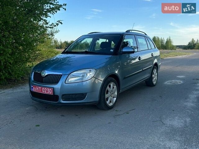 Синий Шкода Фабия, объемом двигателя 1.6 л и пробегом 202 тыс. км за 5000 $, фото 1 на Automoto.ua