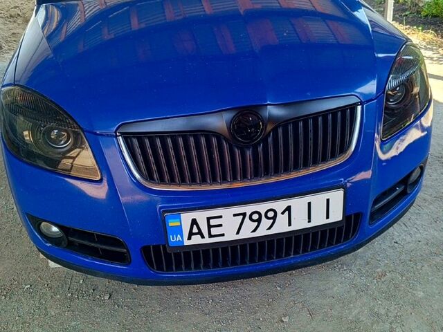 Синий Шкода Фабия, объемом двигателя 1.4 л и пробегом 360 тыс. км за 5200 $, фото 1 на Automoto.ua