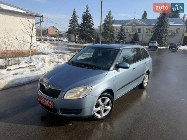 Синий Шкода Фабия, объемом двигателя 1.6 л и пробегом 220 тыс. км за 6750 $, фото 1 на Automoto.ua