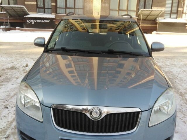 Синій Шкода Фабія, об'ємом двигуна 1.4 л та пробігом 245 тис. км за 5500 $, фото 1 на Automoto.ua