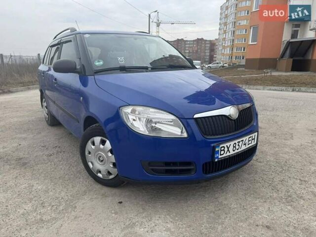 Синий Шкода Фабия, объемом двигателя 1.2 л и пробегом 200 тыс. км за 4200 $, фото 1 на Automoto.ua