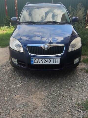 Синий Шкода Фабия, объемом двигателя 1.6 л и пробегом 184 тыс. км за 5700 $, фото 1 на Automoto.ua