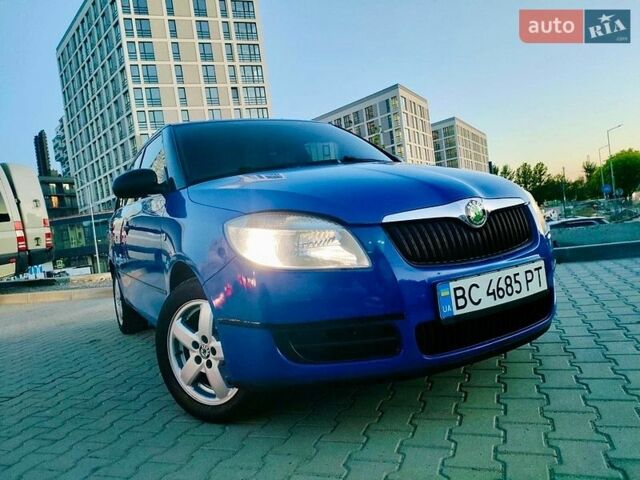 Синий Шкода Фабия, объемом двигателя 1.4 л и пробегом 280 тыс. км за 4300 $, фото 1 на Automoto.ua