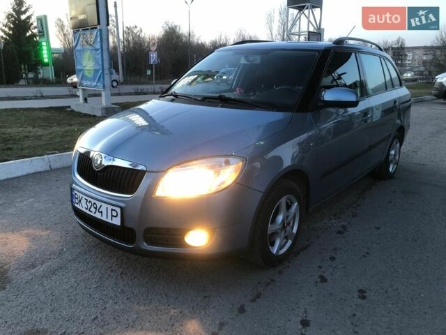 Синий Шкода Фабия, объемом двигателя 1.39 л и пробегом 249 тыс. км за 5599 $, фото 1 на Automoto.ua