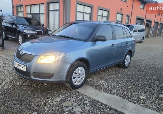 Синий Шкода Фабия, объемом двигателя 1.2 л и пробегом 303 тыс. км за 4100 $, фото 1 на Automoto.ua