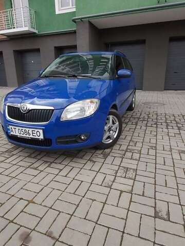 Синий Шкода Фабия, объемом двигателя 1.6 л и пробегом 218 тыс. км за 5650 $, фото 1 на Automoto.ua