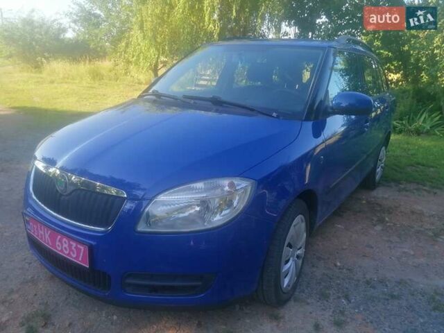 Синий Шкода Фабия, объемом двигателя 1.39 л и пробегом 167 тыс. км за 5500 $, фото 1 на Automoto.ua