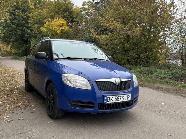Синій Шкода Фабія, об'ємом двигуна 1.4 л та пробігом 260 тис. км за 4299 $, фото 1 на Automoto.ua
