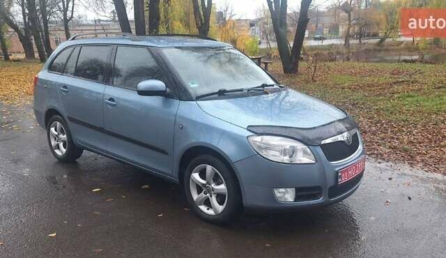 Синий Шкода Фабия, объемом двигателя 1.4 л и пробегом 200 тыс. км за 5900 $, фото 1 на Automoto.ua