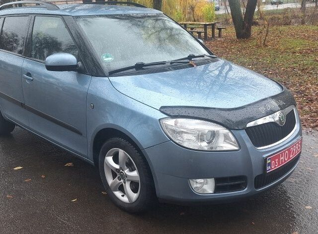 Синий Шкода Фабия, объемом двигателя 0 л и пробегом 200 тыс. км за 5800 $, фото 1 на Automoto.ua