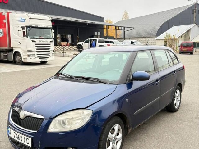 Синій Шкода Фабія, об'ємом двигуна 1.4 л та пробігом 300 тис. км за 3400 $, фото 1 на Automoto.ua